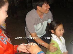 壩上農(nóng)家院晚上活動