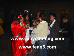 端午節(jié)壩上農(nóng)家院晚上活動