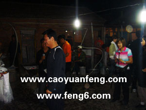 端午節(jié)壩上農(nóng)家院晚上活動