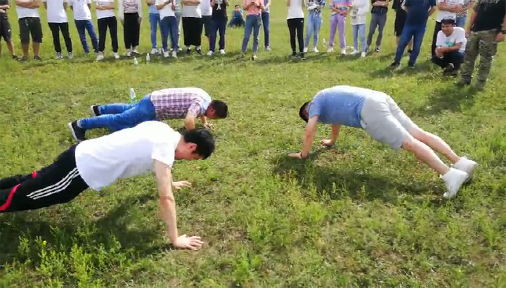 北京傲龍汽車產(chǎn)業(yè)園季總團(tuán)隊60人 壩上團(tuán)建2日游