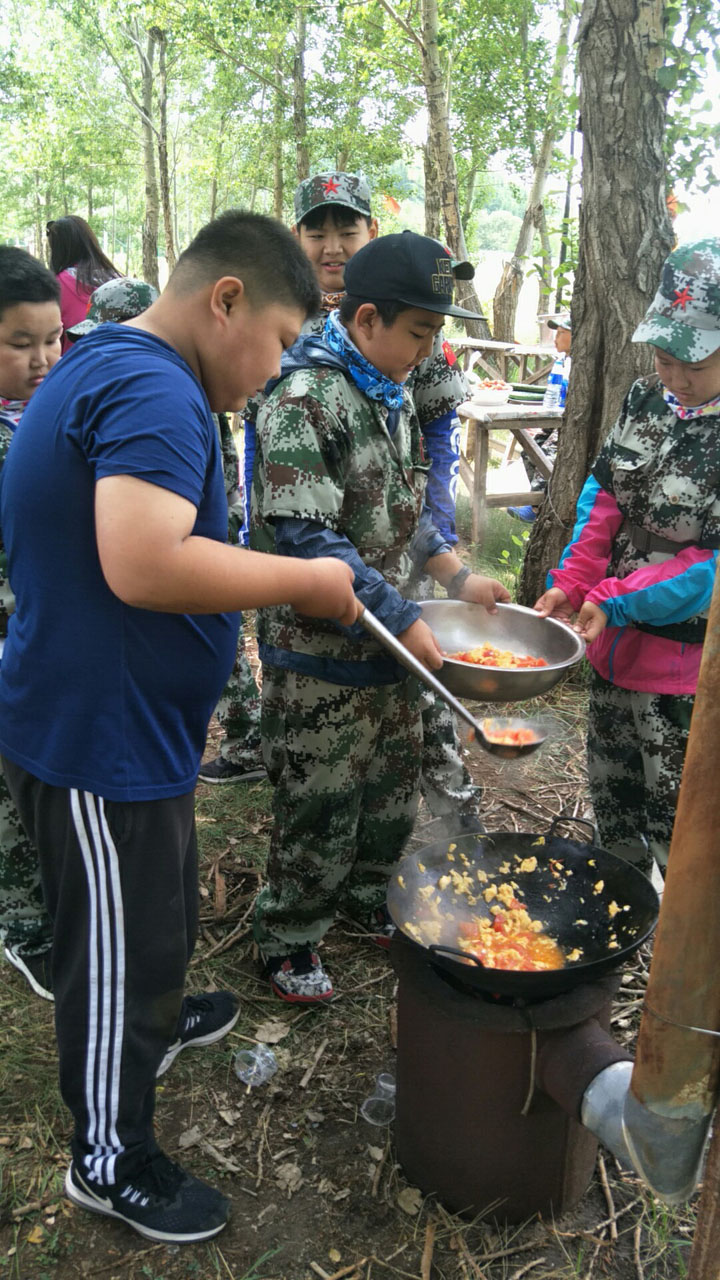 伯文教育草原軍事夏令營(yíng)