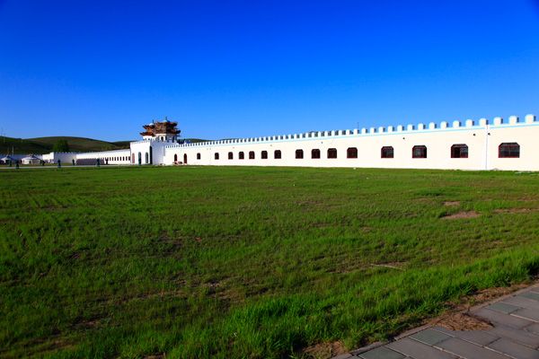 大汗行宮景區(qū) 門(mén)票：參觀(guān)區(qū)90元/人 娛樂(lè)區(qū)190元/人