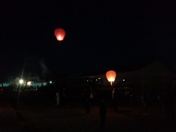 被風(fēng)吹過(guò)的夏天在壩上