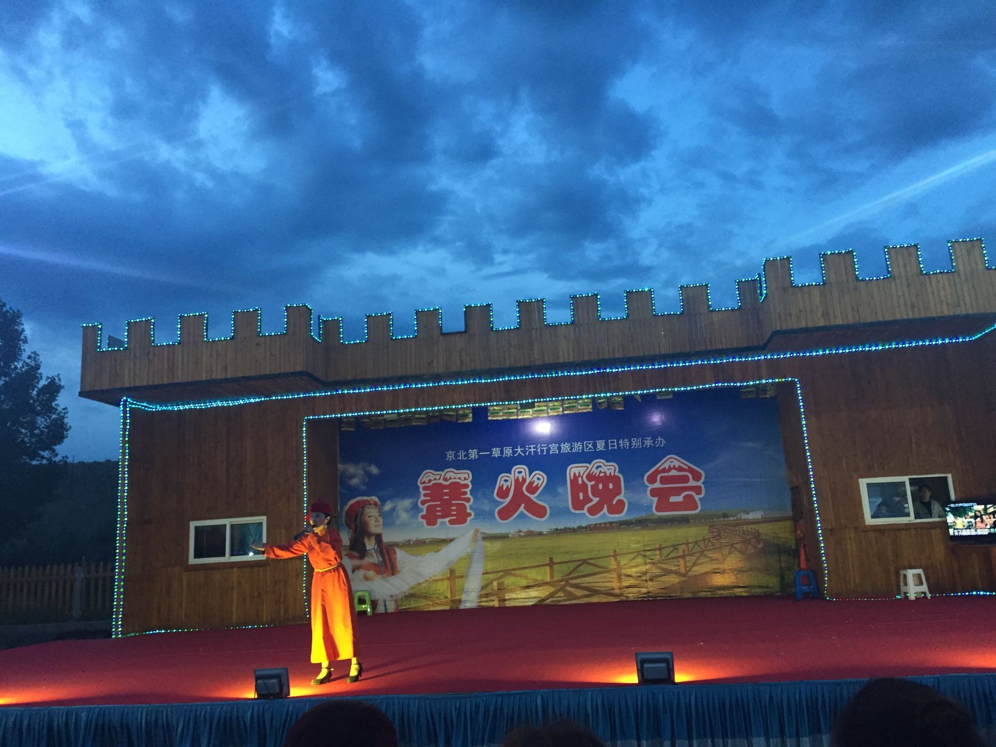 壩上草原的初夏，更像萬物復(fù)蘇的春天
