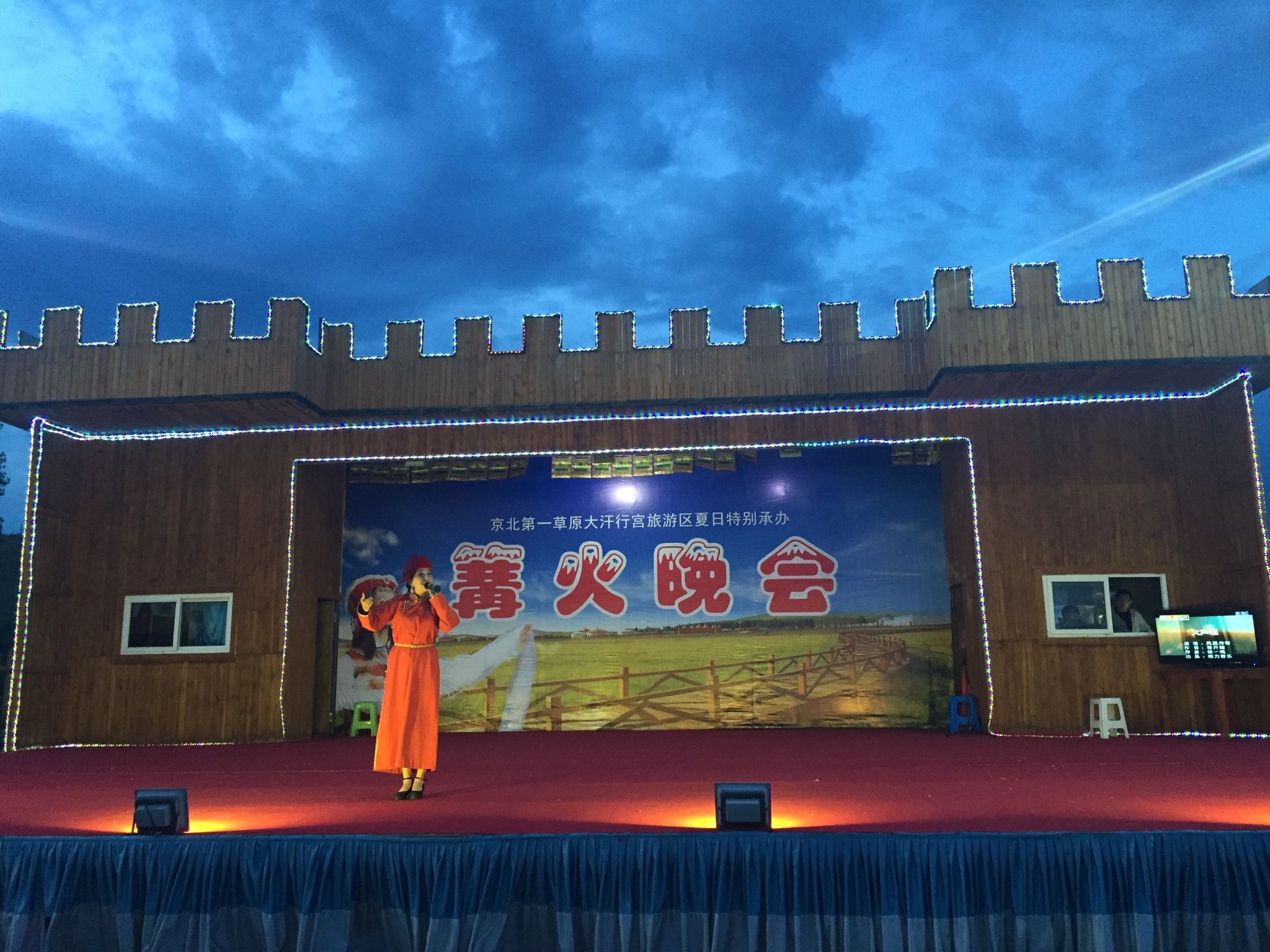 壩上草原的初夏，更像萬物復(fù)蘇的春天