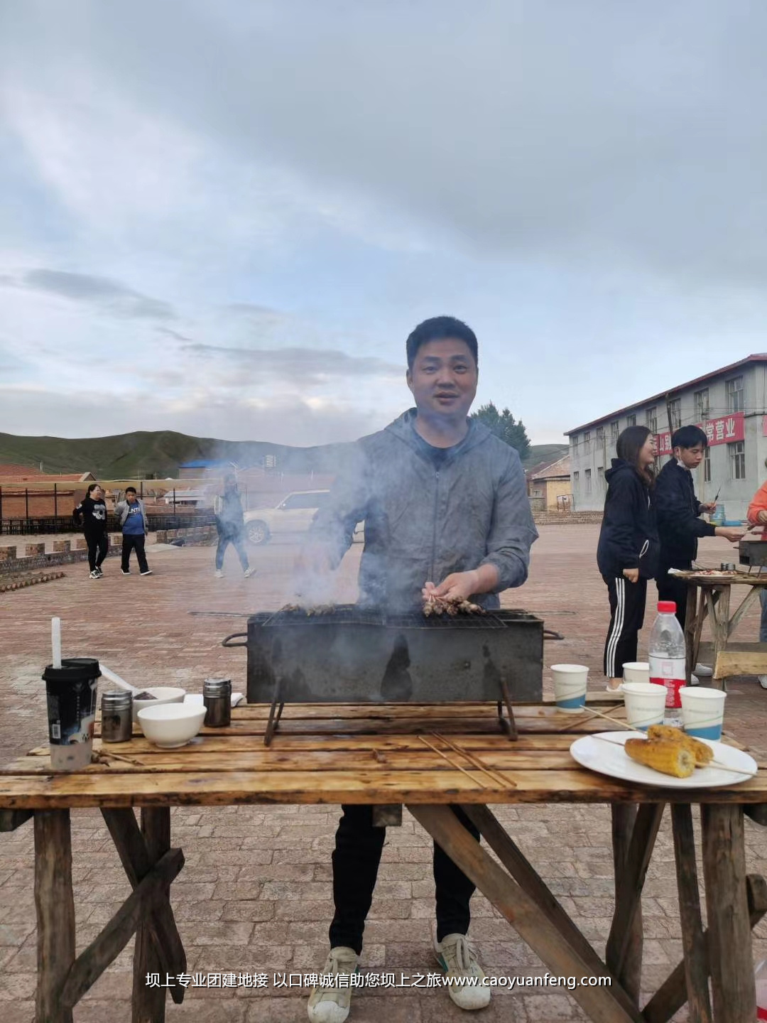 嘉華銘公司壩上草原團(tuán)建拓展