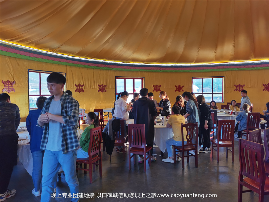 嘉華銘公司壩上草原團(tuán)建拓展