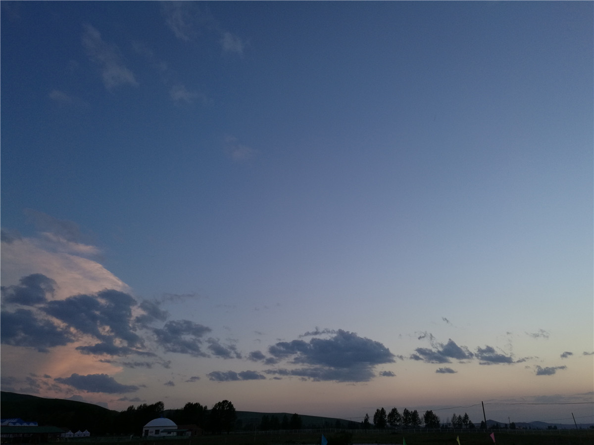 草原風門前 夕陽 落日 祥云