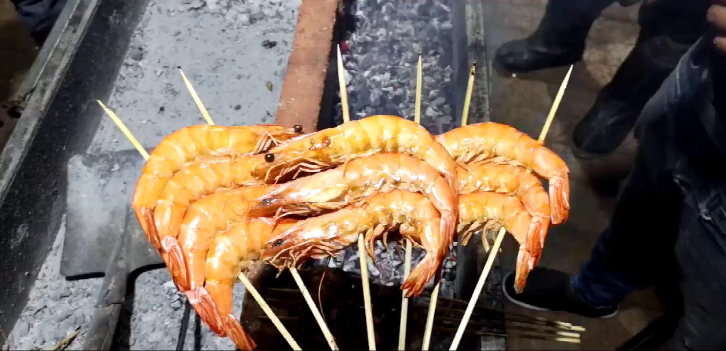 遠(yuǎn)山別院每天晚上燒烤精彩視頻
